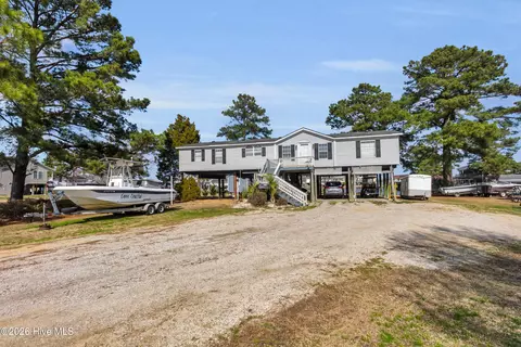 211 D Dr, Chocowinity, NC 27817