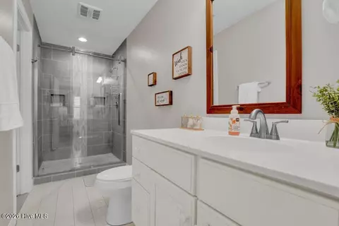 Bath - 350 Whitebridge Rd, Hampstead, NC 28443 photo 3 of 7