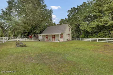 Exterior - 350 Whitebridge Rd, Hampstead, NC 28443 photo 6 of 26