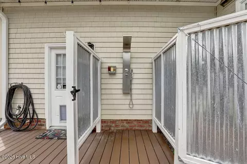Exterior - 350 Whitebridge Rd, Hampstead, NC 28443 photo 13 of 26