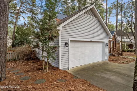 Exterior - 850 Burning Tree Rd, Pinehurst, NC 28374 photo 4 of 16