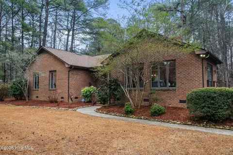 1273 Forest Acres Dr, Greenville, NC 27834