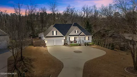 110 Faldo Ln, New Bern, NC 28560