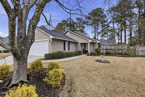 2136 Colony Plz, Jacksonville, NC 28546