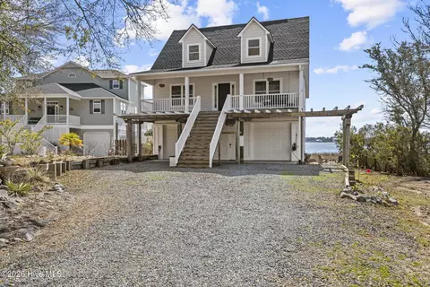 1039 Chadwick Shores Dr, Sneads Ferry, NC 28460