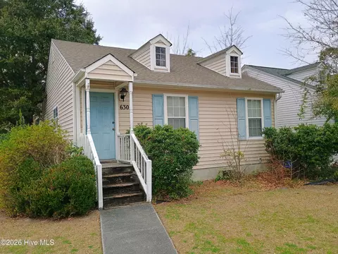 630 Varsity Dr, Wilmington, NC 28403