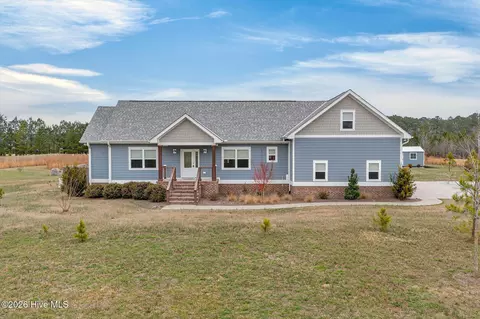 3032 Piney Woods Rd, Burgaw, NC 28425