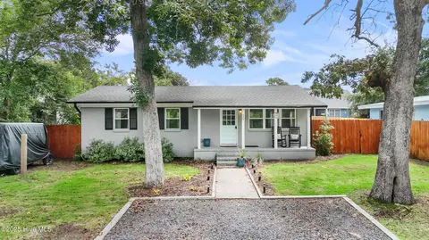 424 Keziah St, Oak Island, NC 28465