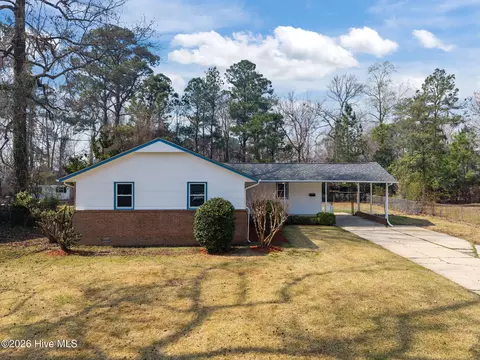 721 Gardenview Dr, Jacksonville, NC 28540