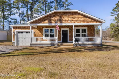 333 N Dyson St, Holly Ridge, NC 28445