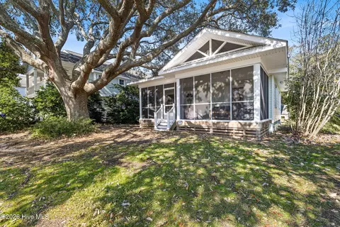 312 Hamlet Ave, Carolina Beach, NC 28428