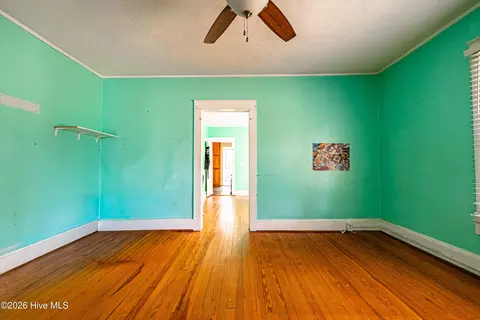 Living - 402 E 2nd Ave, Chadbourn, NC 28431 photo 2 of 3