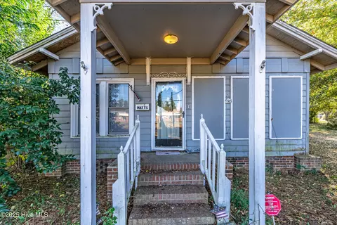 Exterior - 402 E 2nd Ave, Chadbourn, NC 28431 photo 3 of 12