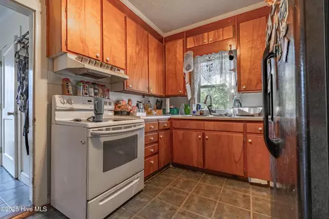 Kitchen - 402 E 2nd Ave, Chadbourn, NC 28431 photo 1 of 3