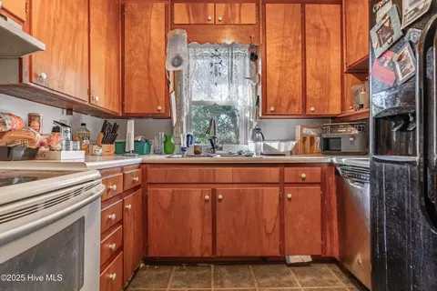Kitchen - 402 E 2nd Ave, Chadbourn, NC 28431 photo 2 of 3