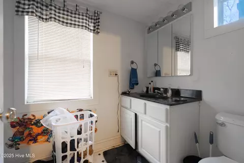 Bath - 402 E 2nd Ave, Chadbourn, NC 28431 photo 3 of 3