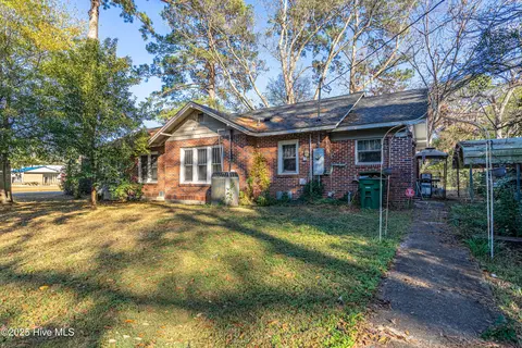 Exterior - 402 E 2nd Ave, Chadbourn, NC 28431 photo 2 of 12