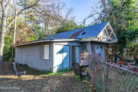 Exterior - 402 E 2nd Ave, Chadbourn, NC 28431 photo 11 of 12