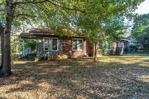 Exterior - 402 E 2nd Ave, Chadbourn, NC 28431 photo 1 of 12
