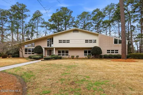 1602 Greenbriar Rd, Kinston, NC 28504