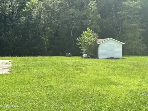 3938 Waccamaw Shores Rd, Lake Waccamaw, NC 28450