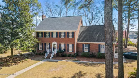 705 Kempton Dr, Greenville, NC 27834