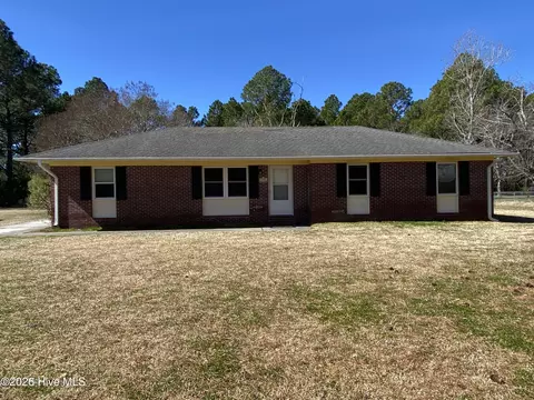 102 Colonial St, Beaufort, NC 28516