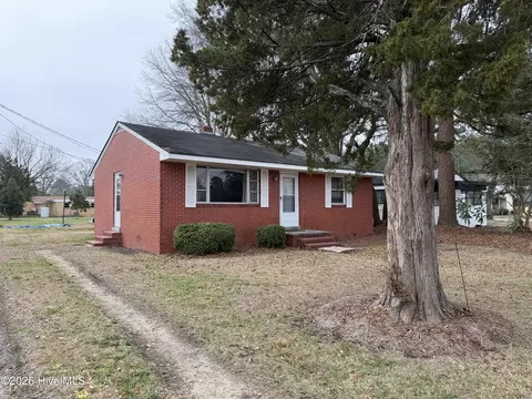 311 W Fremont St, Burgaw, NC 28425