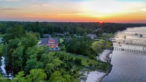 240 Drake Lndg, New Bern, NC 28560