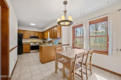 Dining - 820 Fields Rd, New Bern, NC 28560 photo 1 of 3