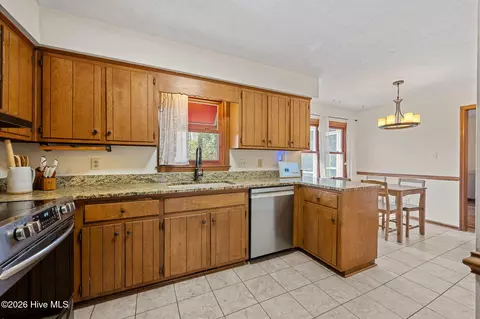 Kitchen - 820 Fields Rd, New Bern, NC 28560 photo 3 of 4