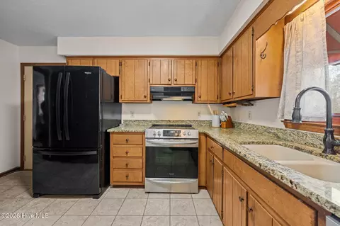 Kitchen - 820 Fields Rd, New Bern, NC 28560 photo 4 of 4