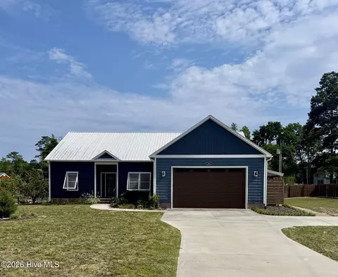 266 Ennett Ln, Sneads Ferry, NC 28460