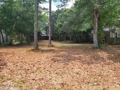 105 NE 22nd St, Oak Island, NC 28465