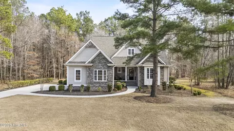 155 Maple Creek Dr, Wallace, NC 28466