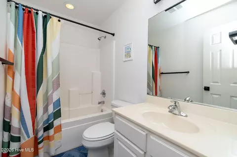 Bath - 632 Myrtlewood Ct, Corolla, NC 27927 photo 4 of 7