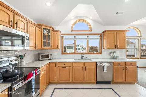 Kitchen - 632 Myrtlewood Ct, Corolla, NC 27927 photo 4 of 6