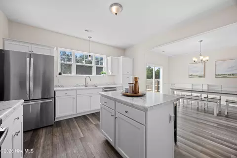 Kitchen - 406 Silverstone Pl, Hubert, NC 28539 photo 3 of 4