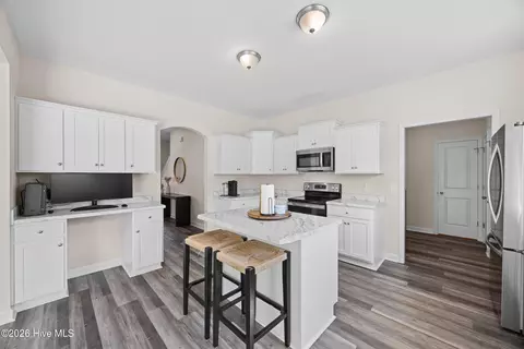 Kitchen - 406 Silverstone Pl, Hubert, NC 28539 photo 2 of 4
