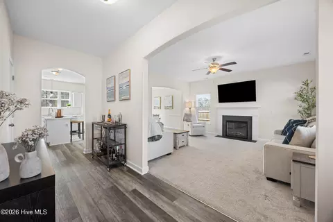 Entry Way - 406 Silverstone Pl, Hubert, NC 28539 photo 2 of 7