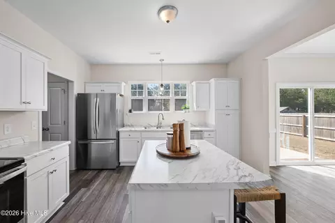 Kitchen - 406 Silverstone Pl, Hubert, NC 28539 photo 4 of 4