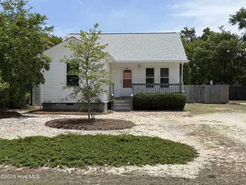 128 NW 12th St, Oak Island, NC 28465