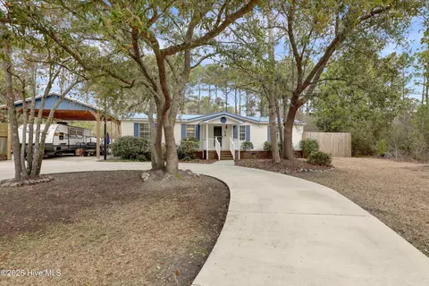 102 Robin Ct, Hampstead, NC 28443
