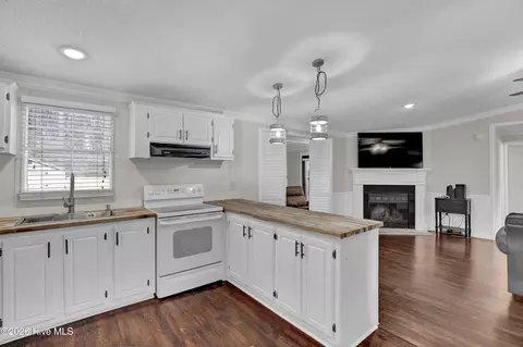 102 Robin Ct, Hampstead, NC 28443 photo 4