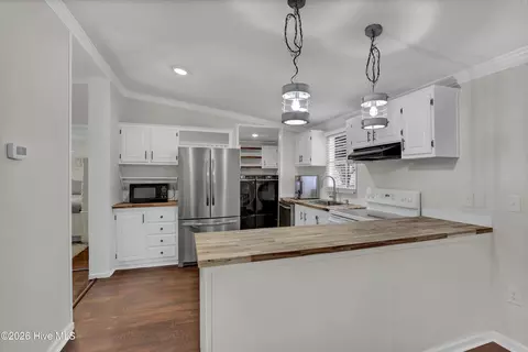 102 Robin Ct, Hampstead, NC 28443 photo 5