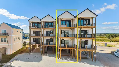 207 Shell Rd #3A, Surf City, NC 28445