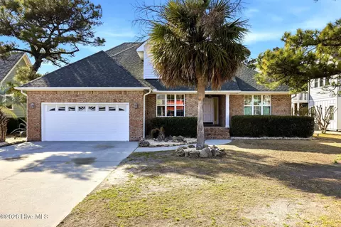 717 Settlers Ln, Kure Beach, NC 28449