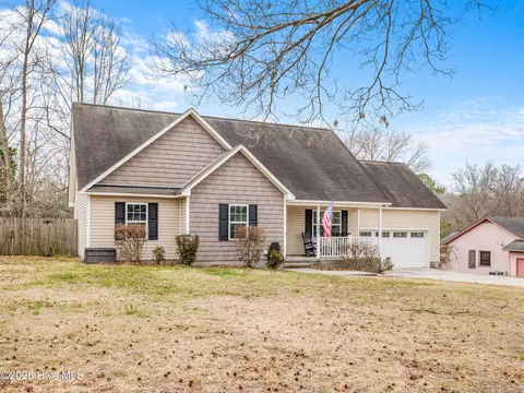 387 Bannermans Mill Rd, Richlands, NC 28574