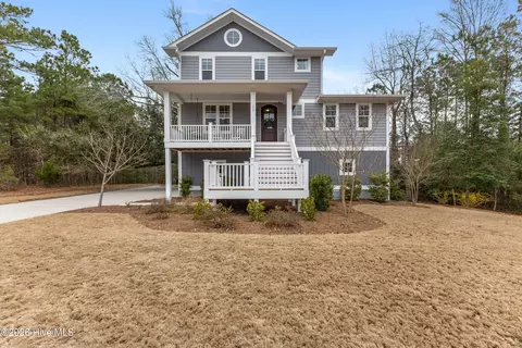 104 W High Bluff Dr, Hampstead, NC 28443