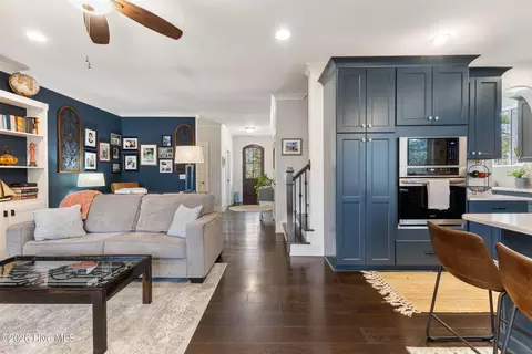 Entry Way - 104 W High Bluff Dr, Hampstead, NC 28443 photo 2 of 4